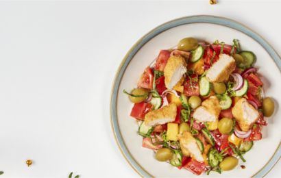 Салат Панцанела з курячими стріпсами